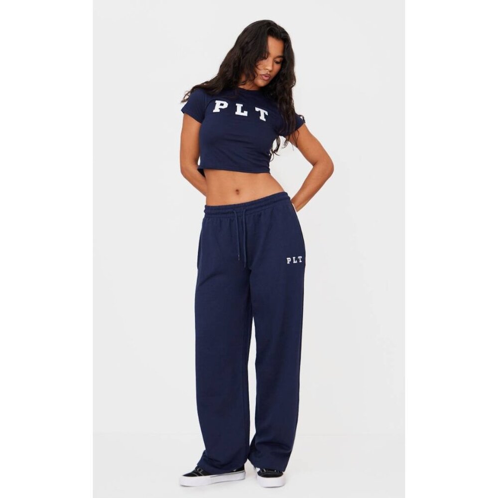 PrettyLittleThing LG SET Logo Oversized‎ Wide Leg Joggers & Fitted Crop T-Shirt
